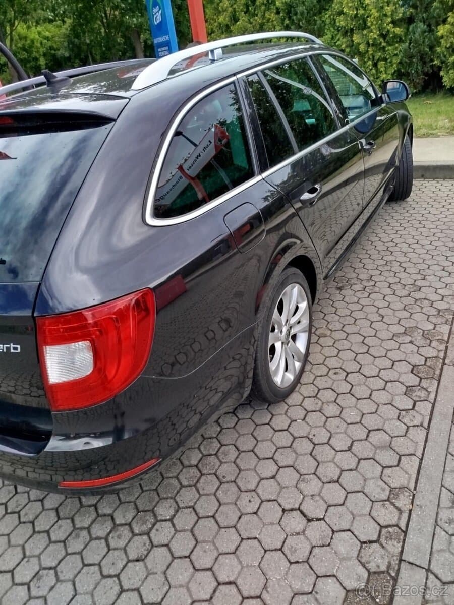 2011 Škoda SUPERB - 9