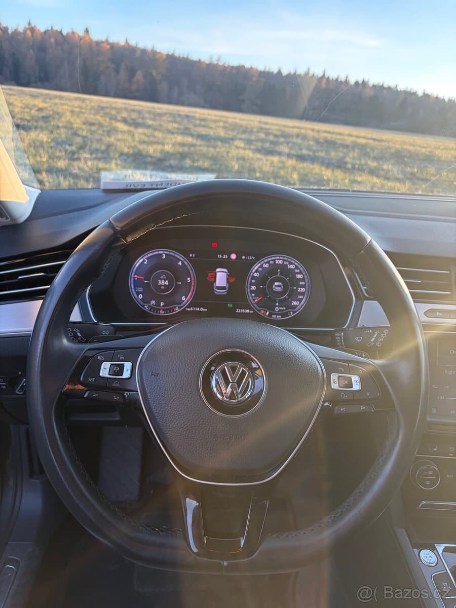 2015 Volkswagen PASSAT - 9