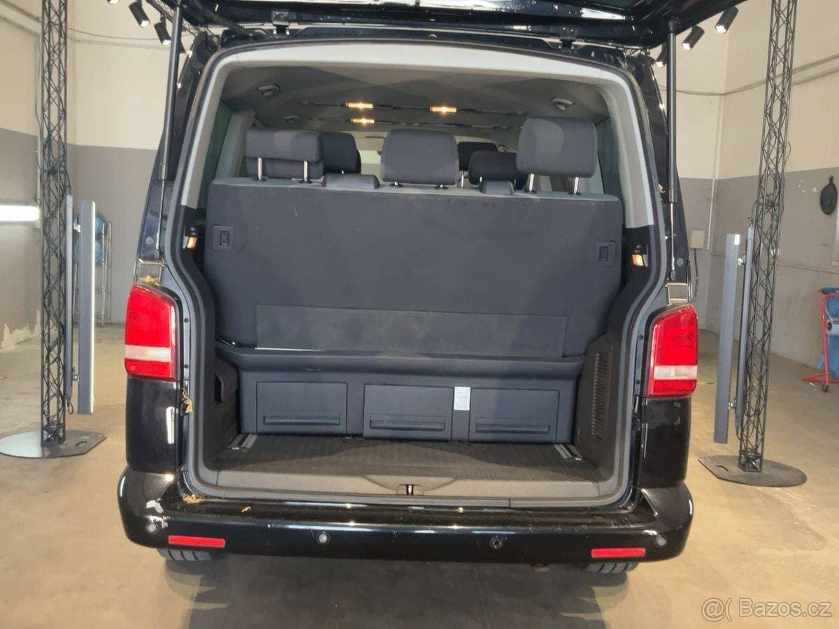 2011 Volkswagen MULTIVAN - 9