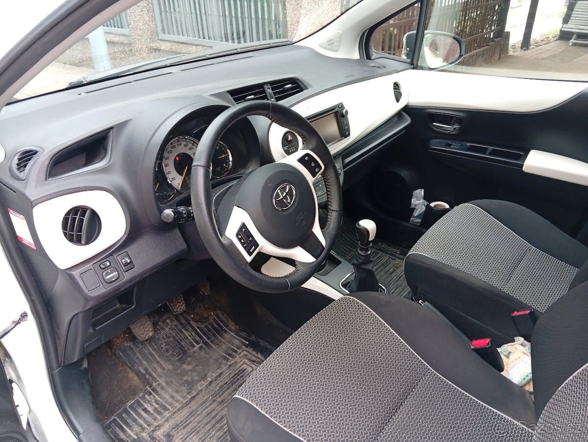 2013 Toyota YARIS - 9