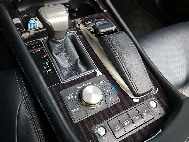 2015 Lexus LS - 9