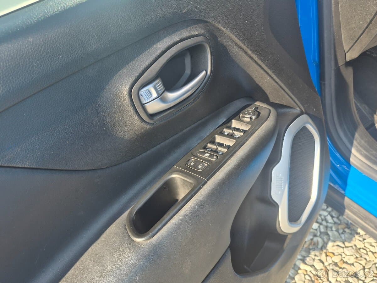 2015 Jeep RENEGADE - 9