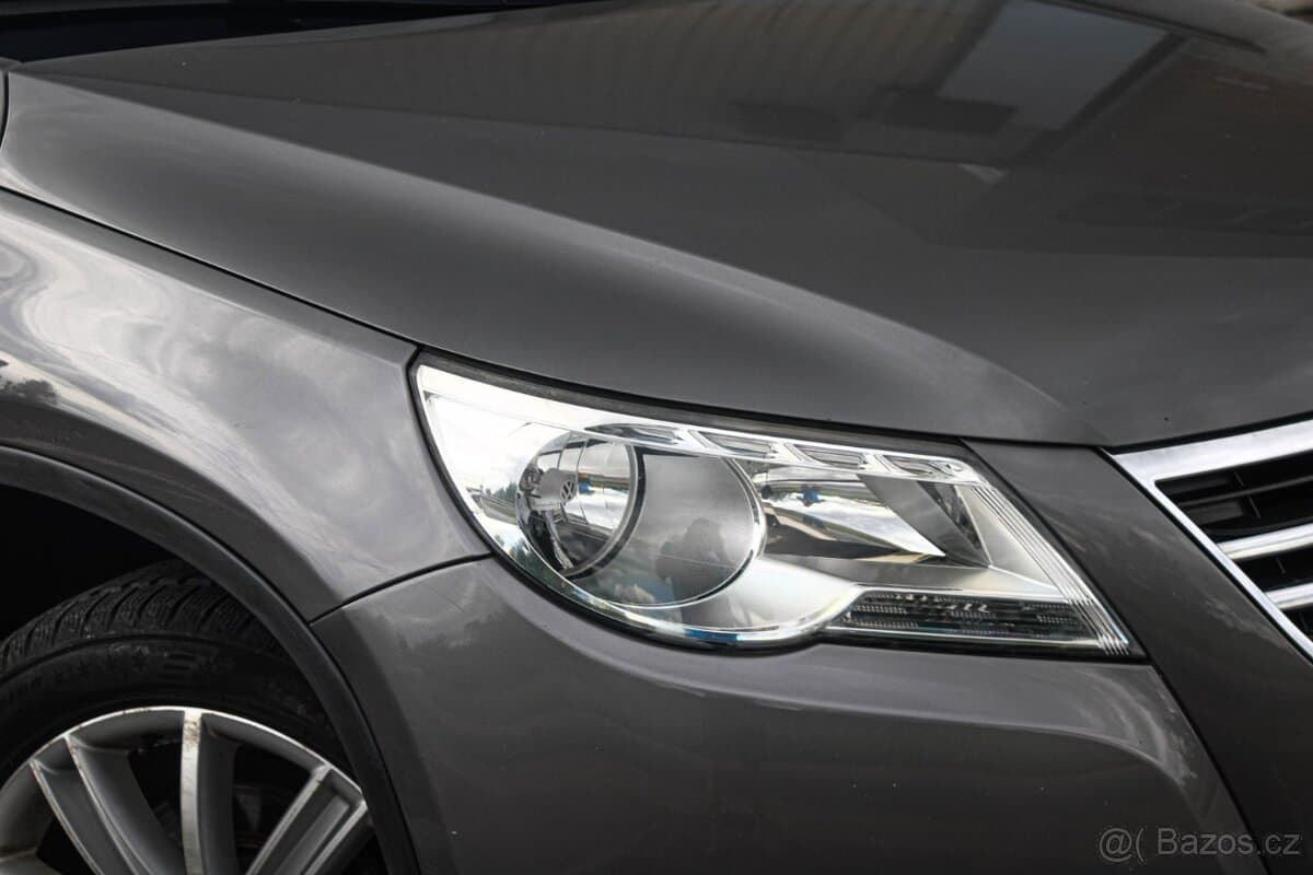 2010 Volkswagen TIGUAN - 9