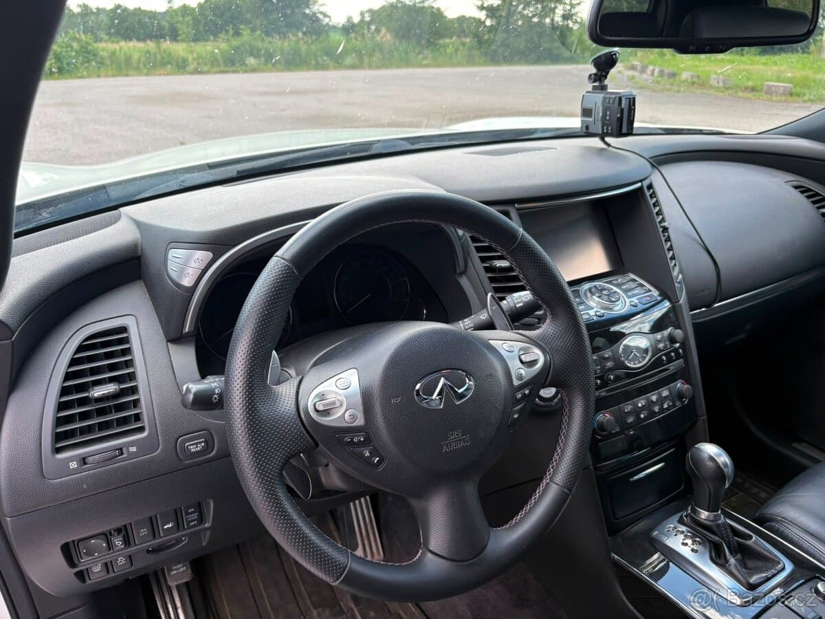 2015 Infiniti QX70 - 9