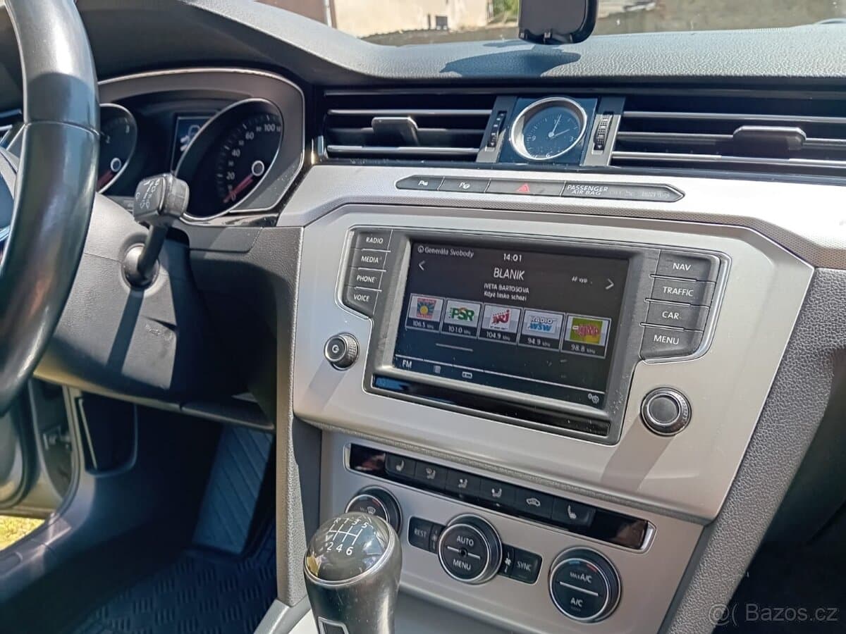 2015 Volkswagen PASSAT - 9