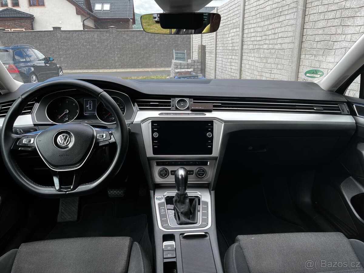 2019 Volkswagen PASSAT - 9