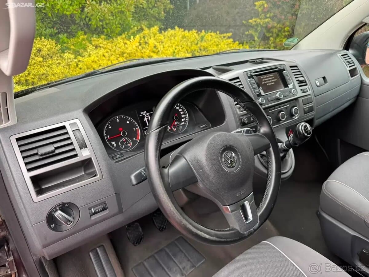 2011 Volkswagen MULTIVAN - 9