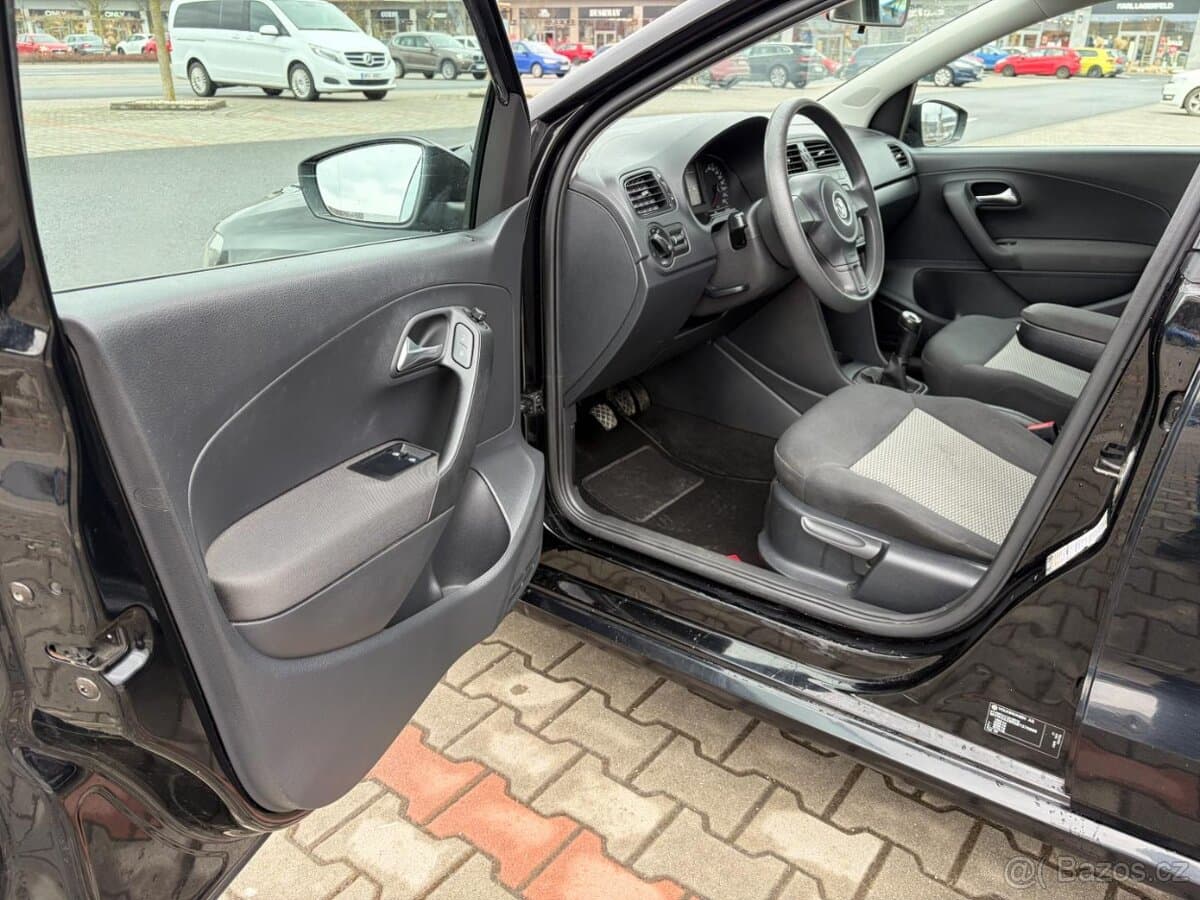 2011 Volkswagen POLO - 9