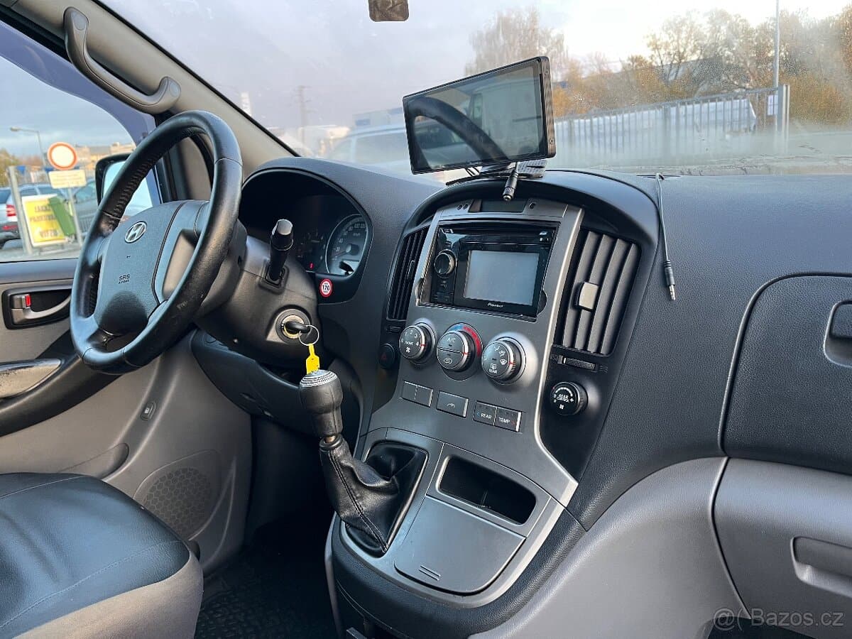2011 Hyundai H-1 - 9