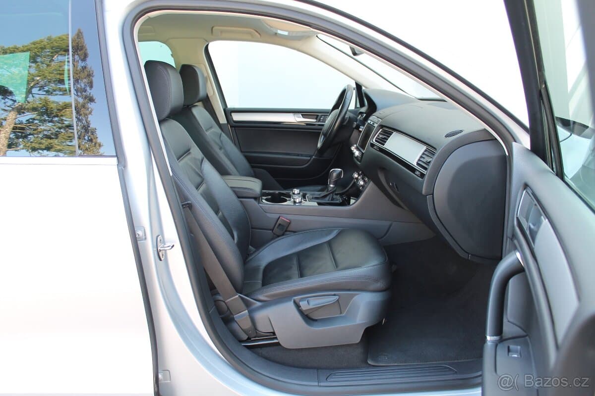 2016 Volkswagen TOUAREG - 9