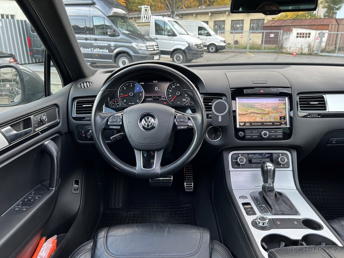 2013 Volkswagen TOUAREG - 9
