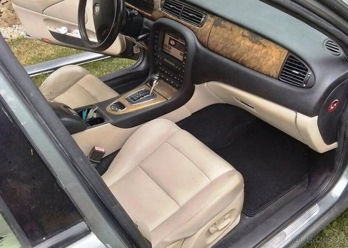 2002 Jaguar S-TYPE - 9