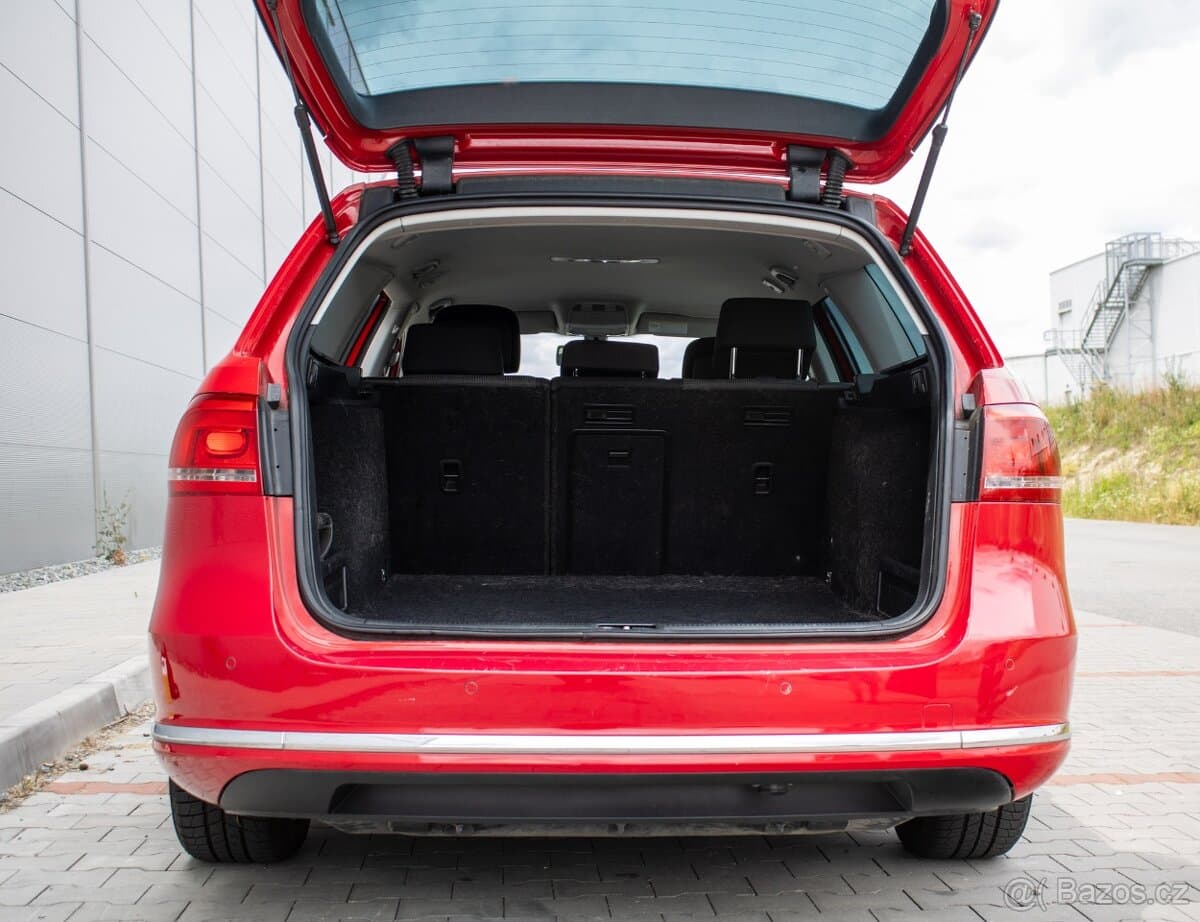 2011 Volkswagen PASSAT - 9
