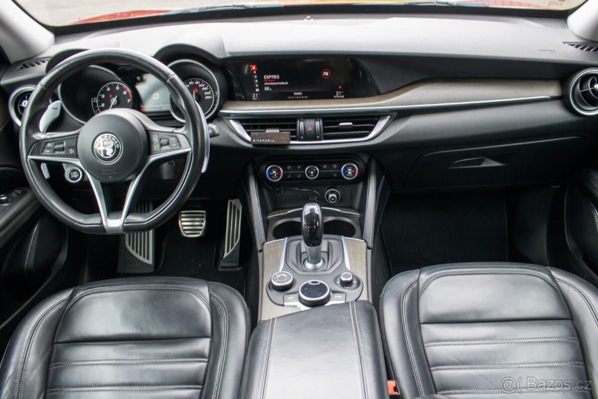2017 Alfa Romeo STELVIO - 9