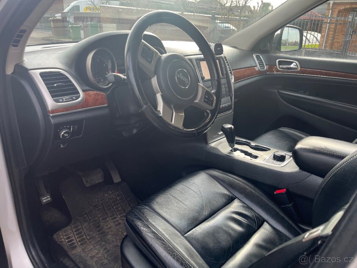 2011 Jeep CHEROKEE - 9