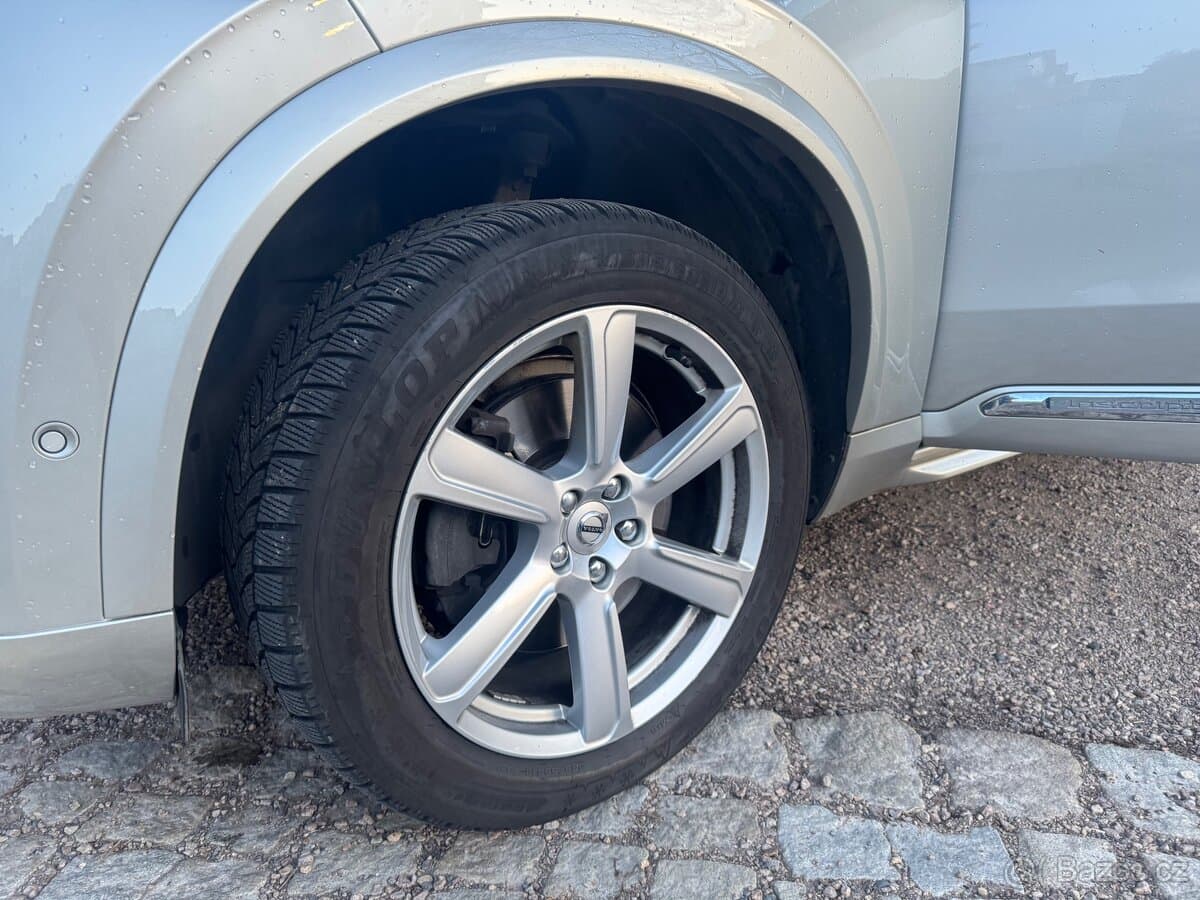 Volvo XC90 - 9