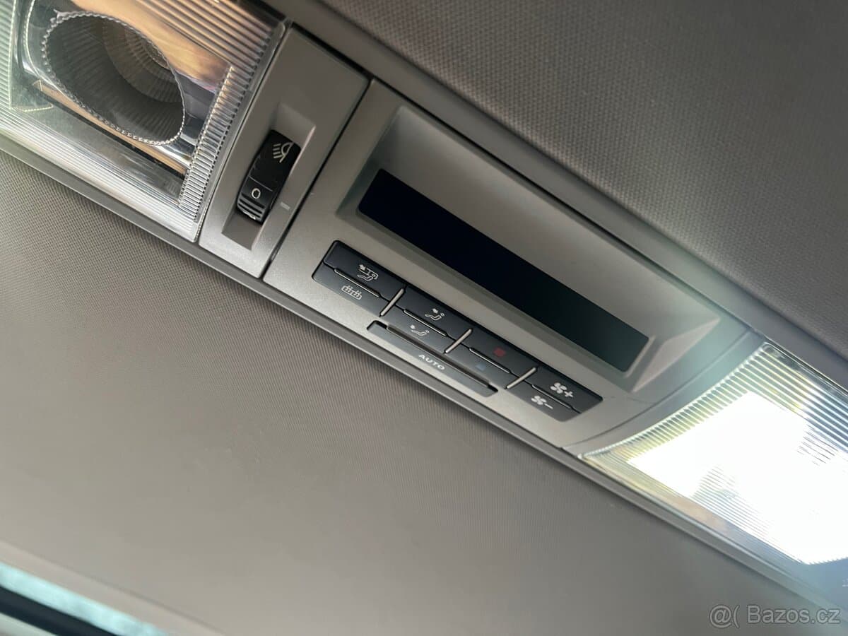 2012 Volkswagen CARAVELLE - 9