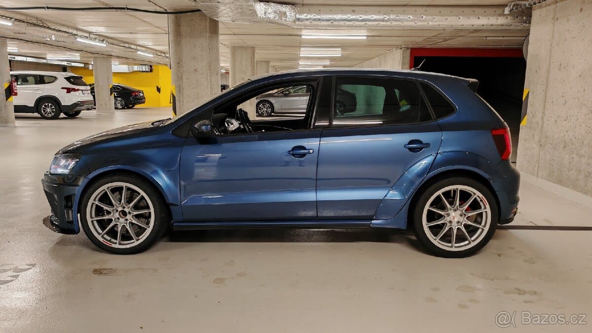 2017 Volkswagen POLO - 9
