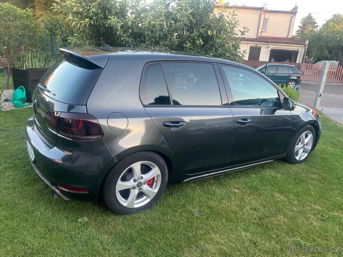 2010 Volkswagen GOLF - 9