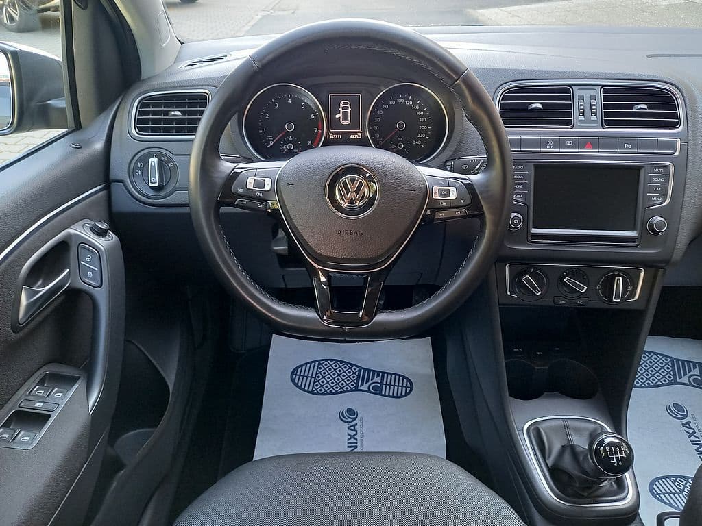 2017 Volkswagen POLO - 9
