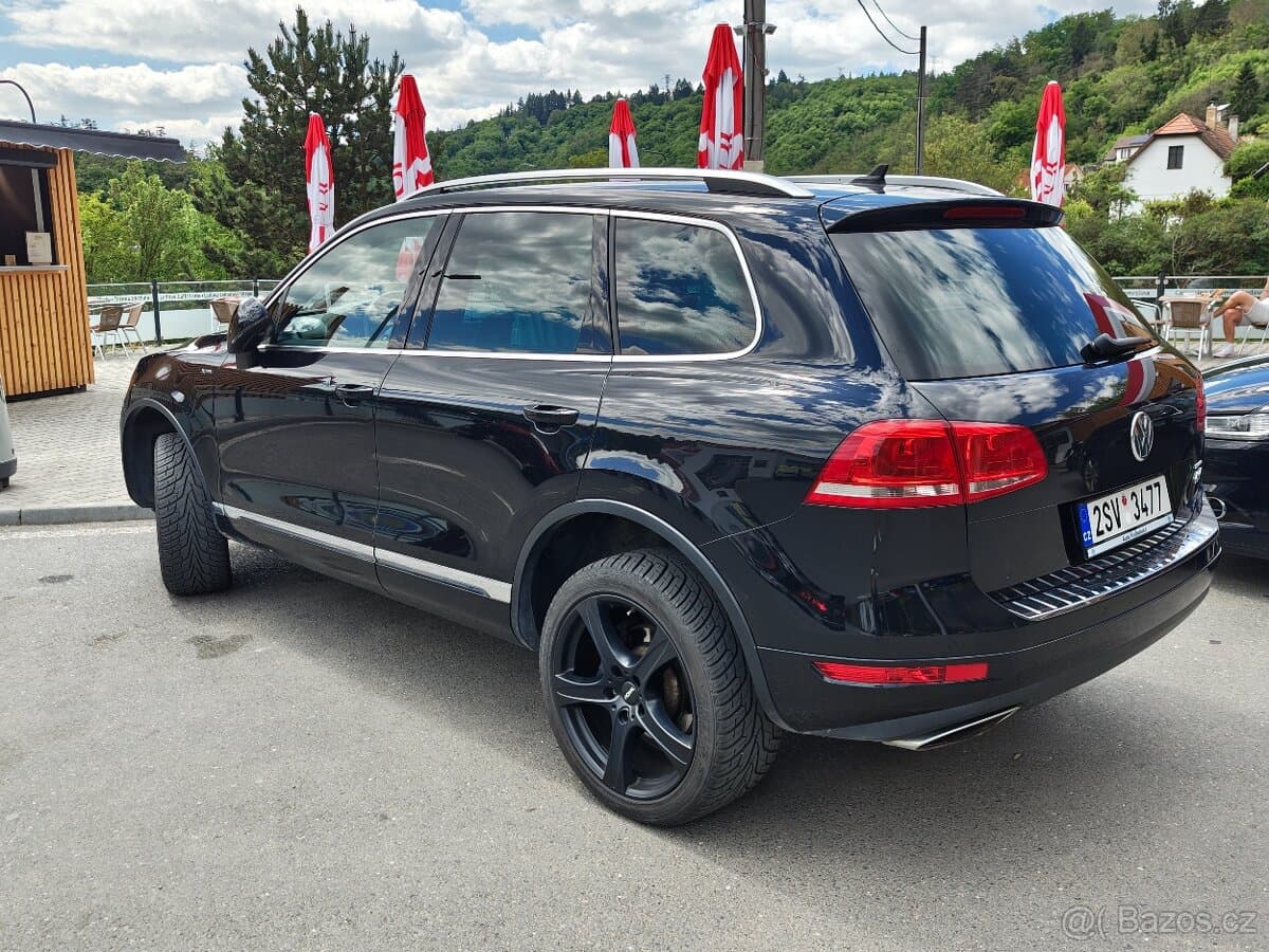 2010 Volkswagen TOUAREG - 9