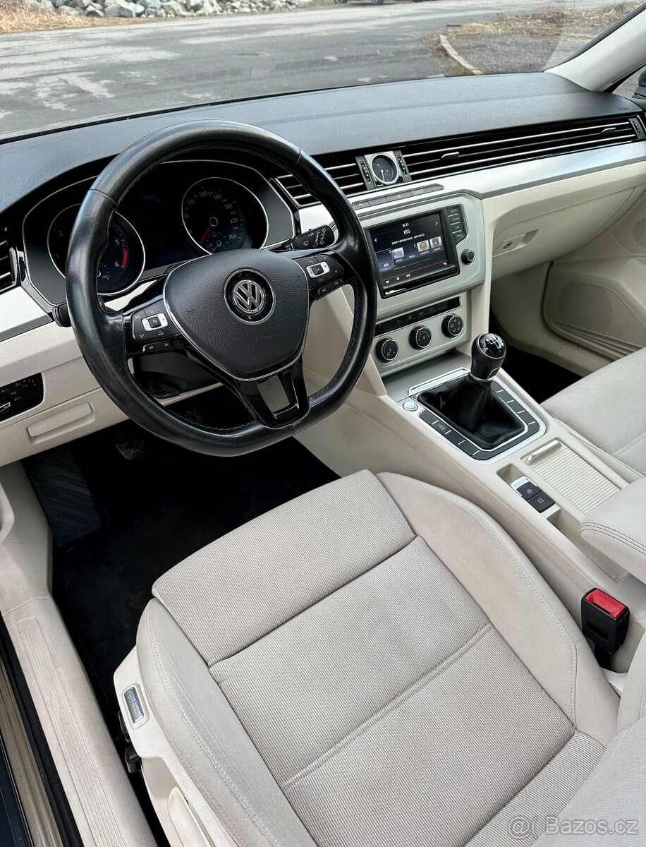 2015 Volkswagen PASSAT - 9