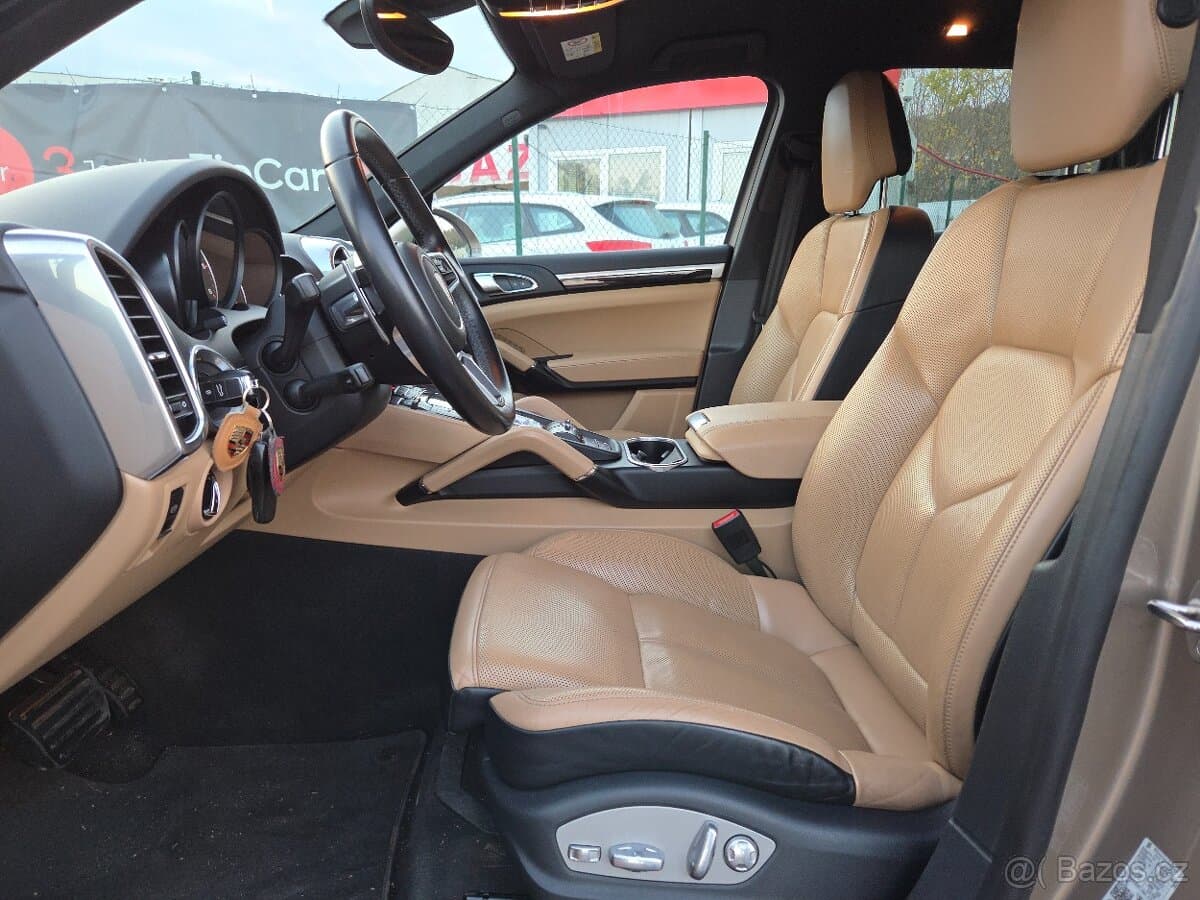 2016 Porsche CAYENNE - 9