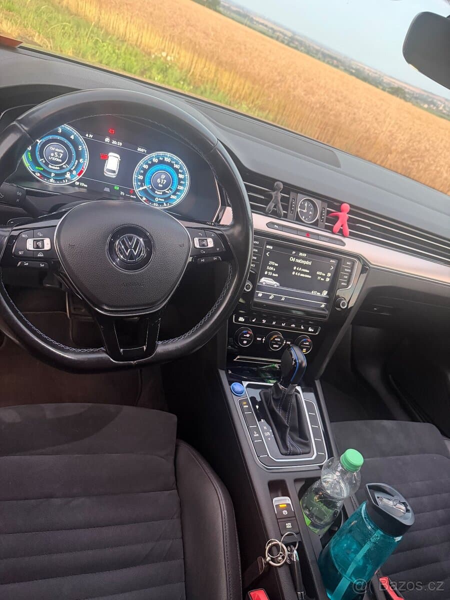2016 Volkswagen PASSAT - 9