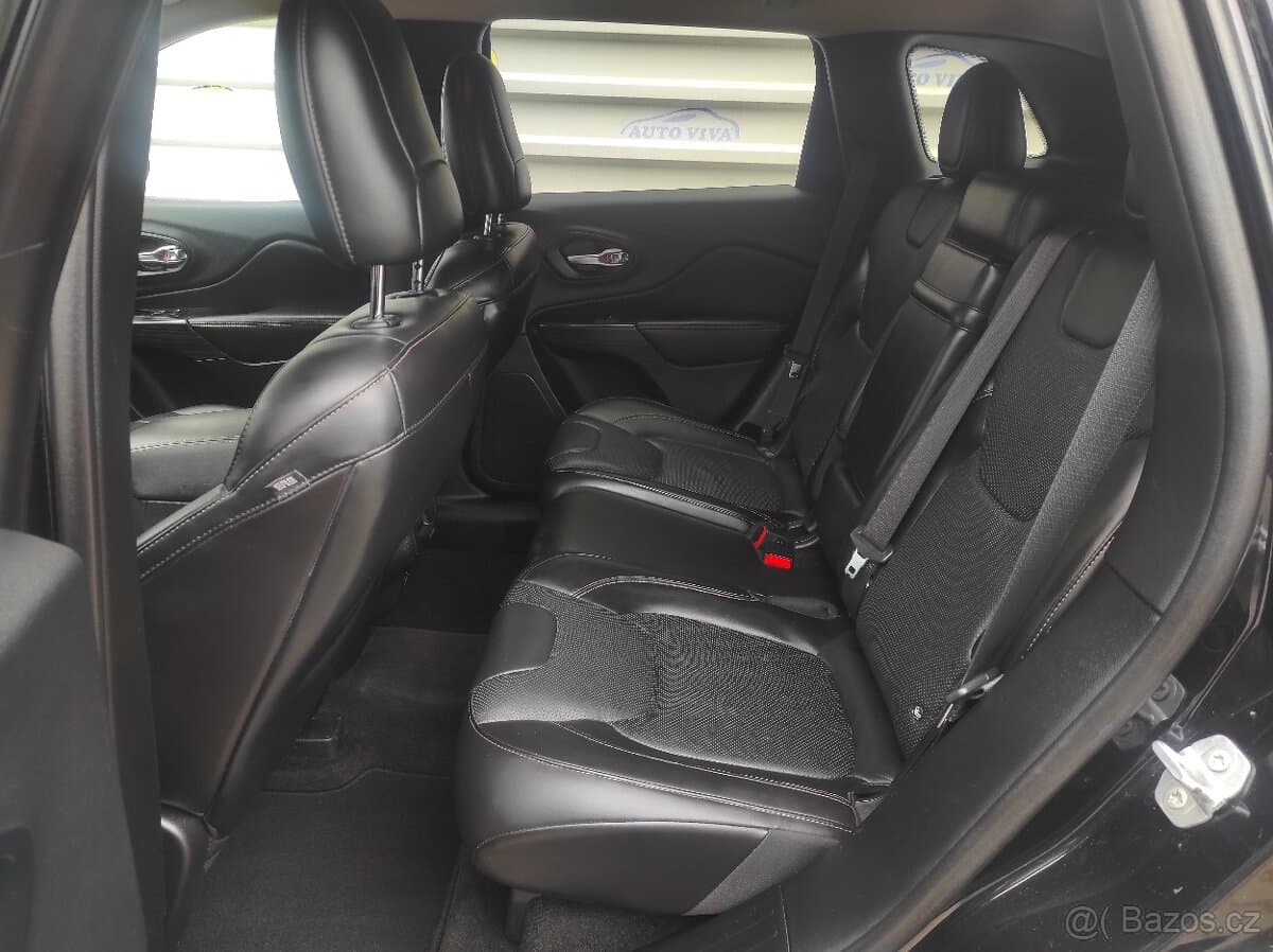 2016 Jeep CHEROKEE - 9