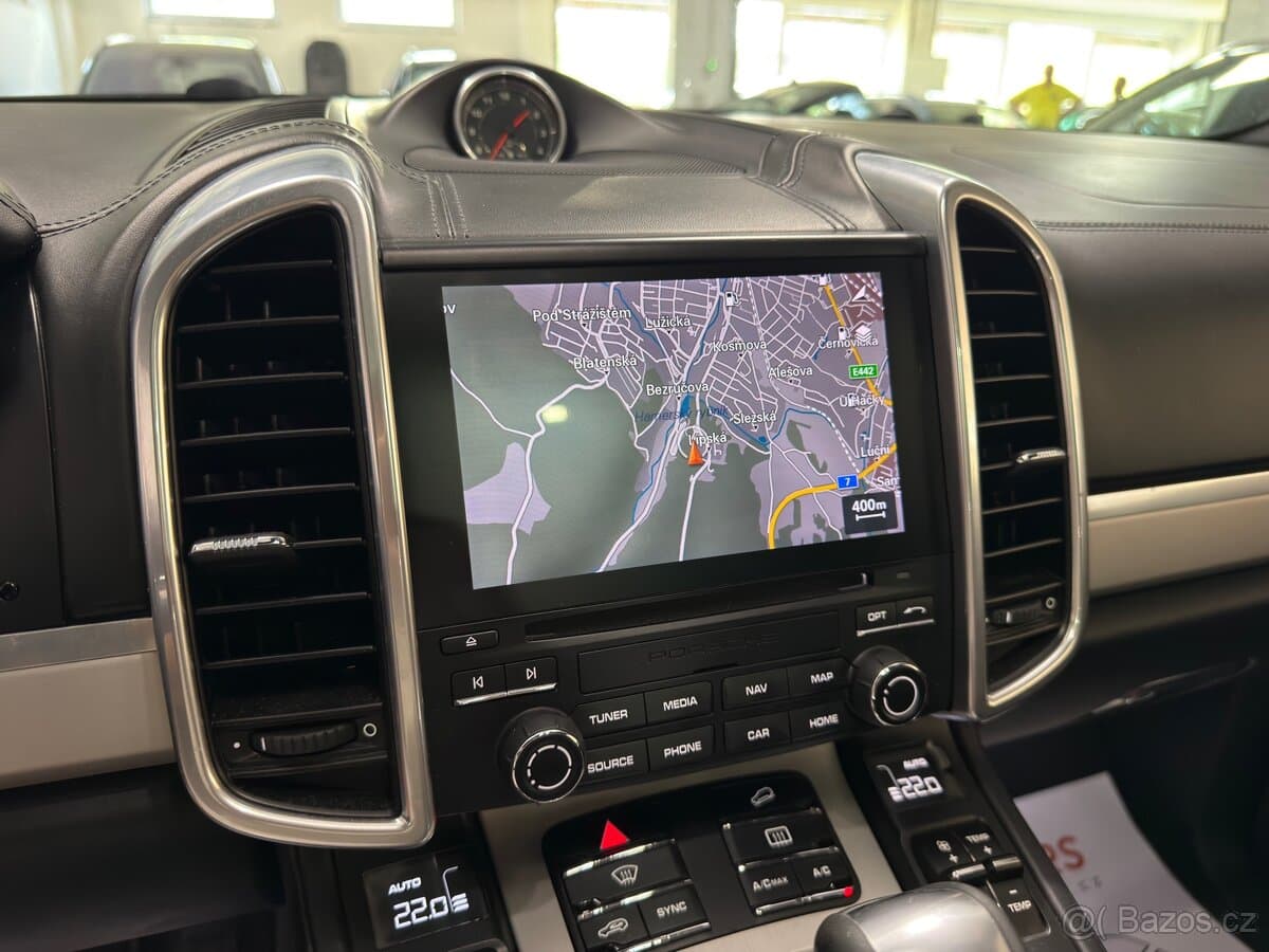 2016 Porsche CAYENNE - 9