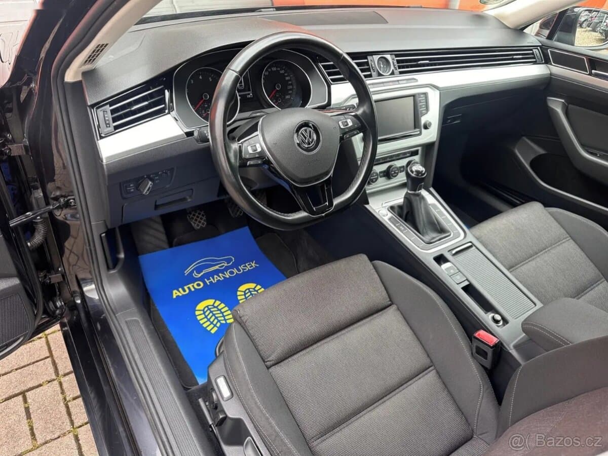 2015 Volkswagen PASSAT - 9