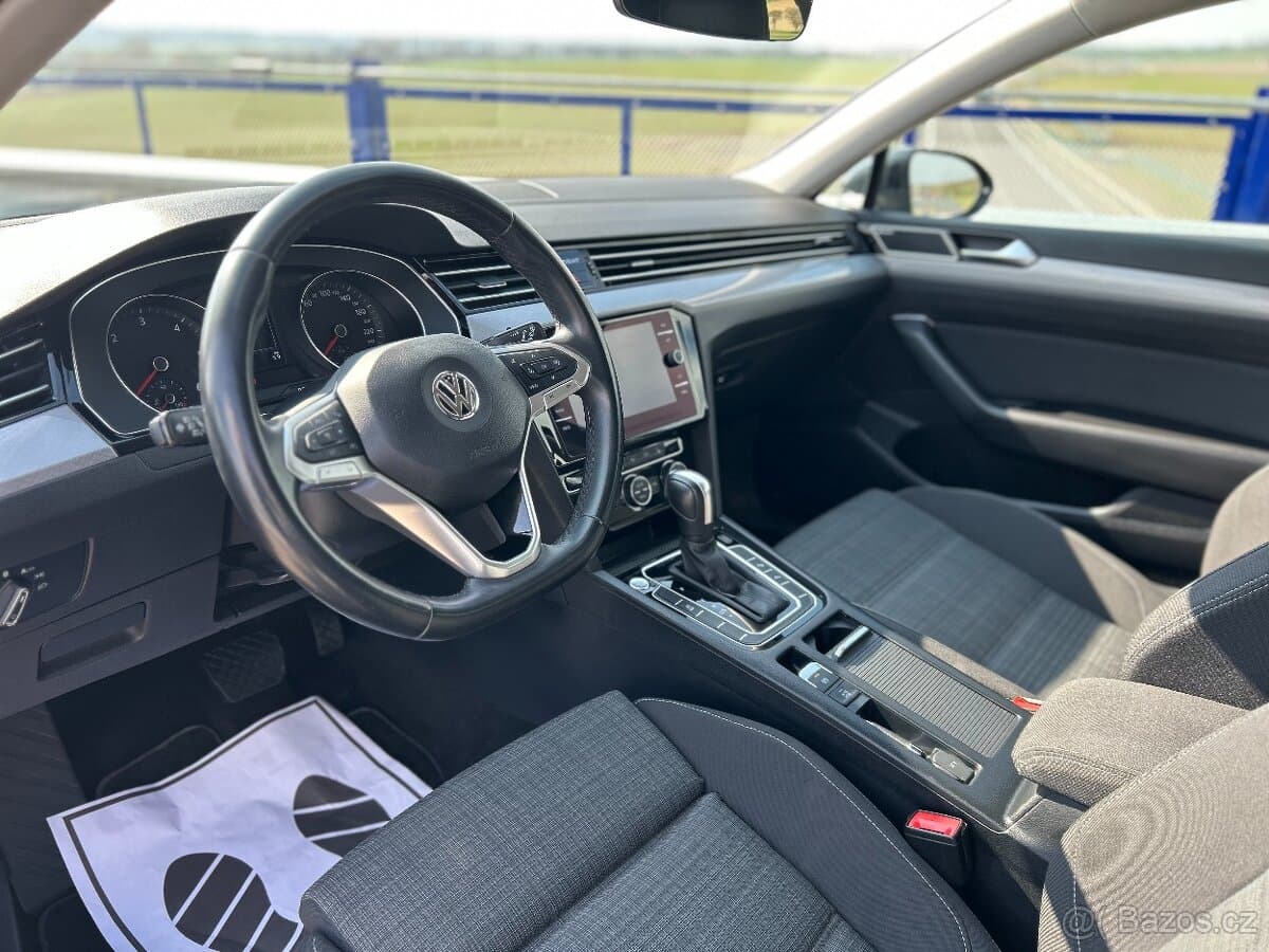 2019 Volkswagen PASSAT - 9