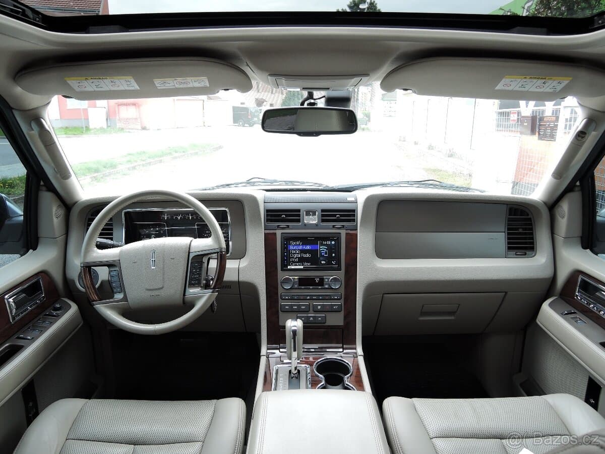 2014 Lincoln NAVIGATOR - 9