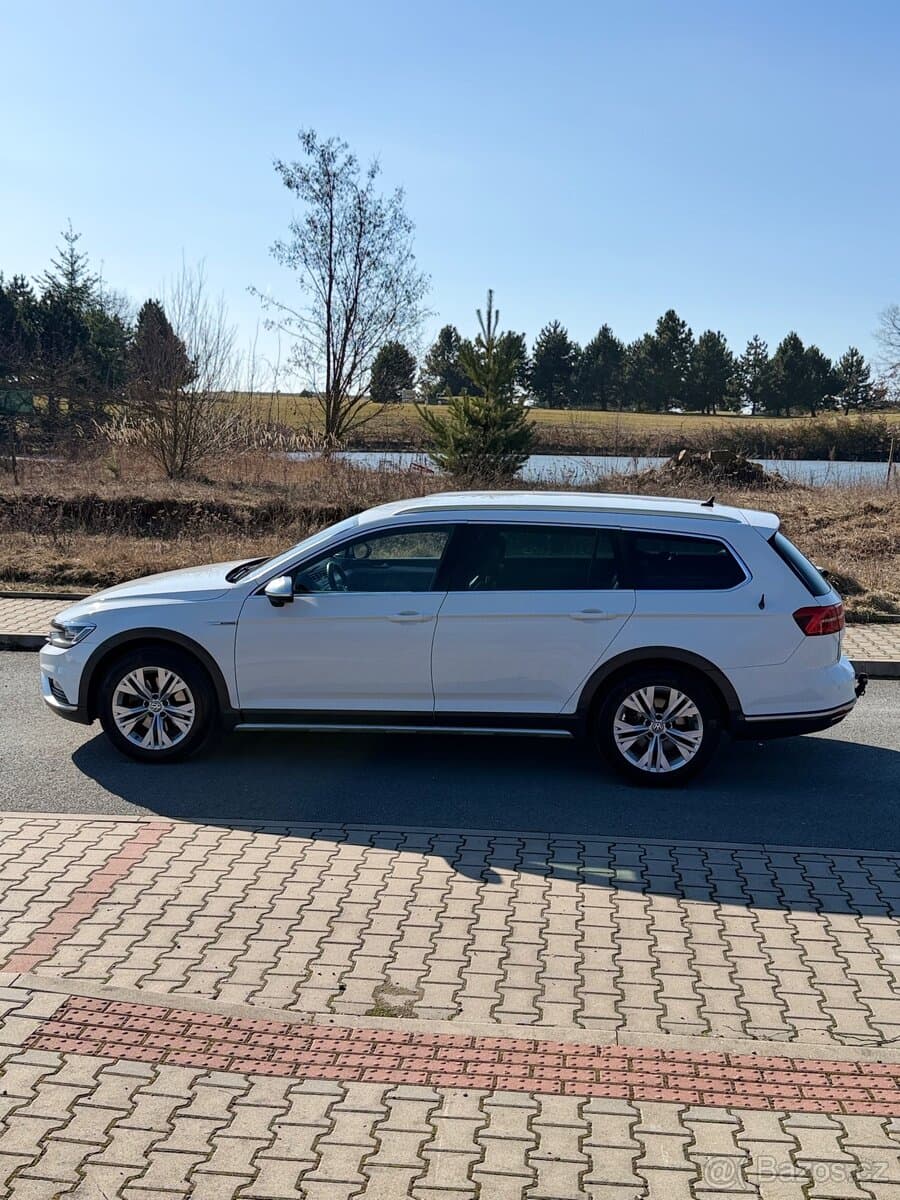 2016 Volkswagen PASSAT - 9