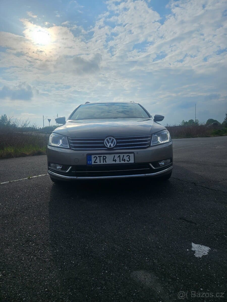 2012 Volkswagen PASSAT - 9
