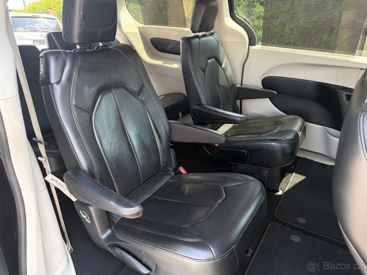 2020 Chrysler PACIFICA - 9