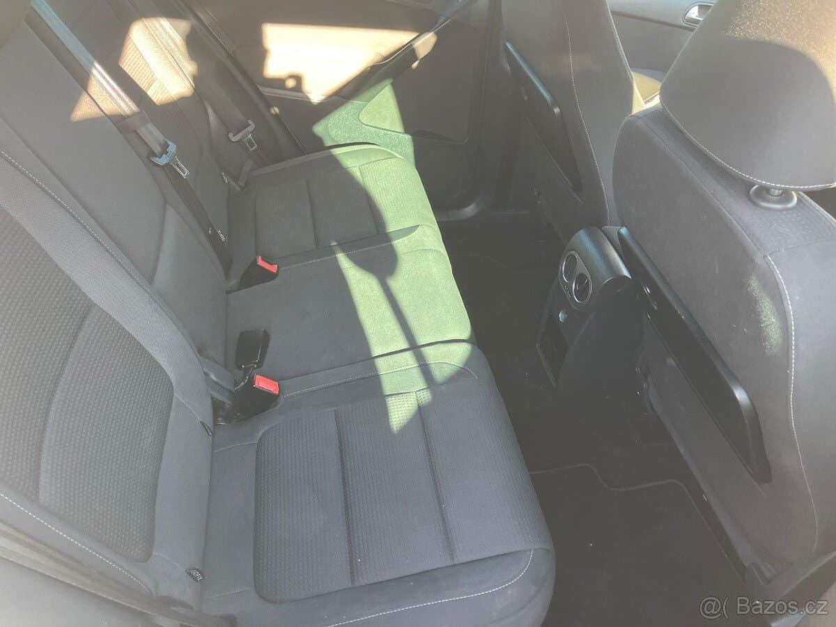 2010 Volkswagen TIGUAN - 9