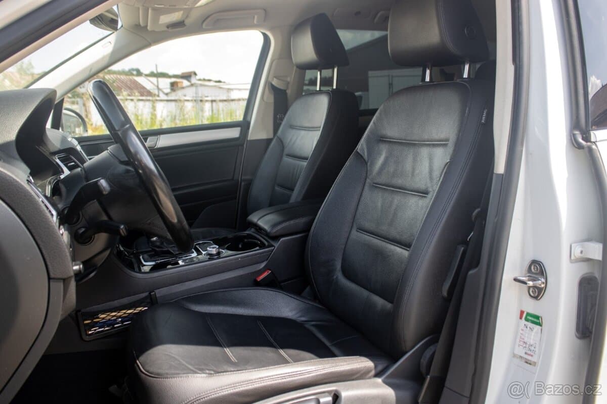 2017 Volkswagen TOUAREG - 9
