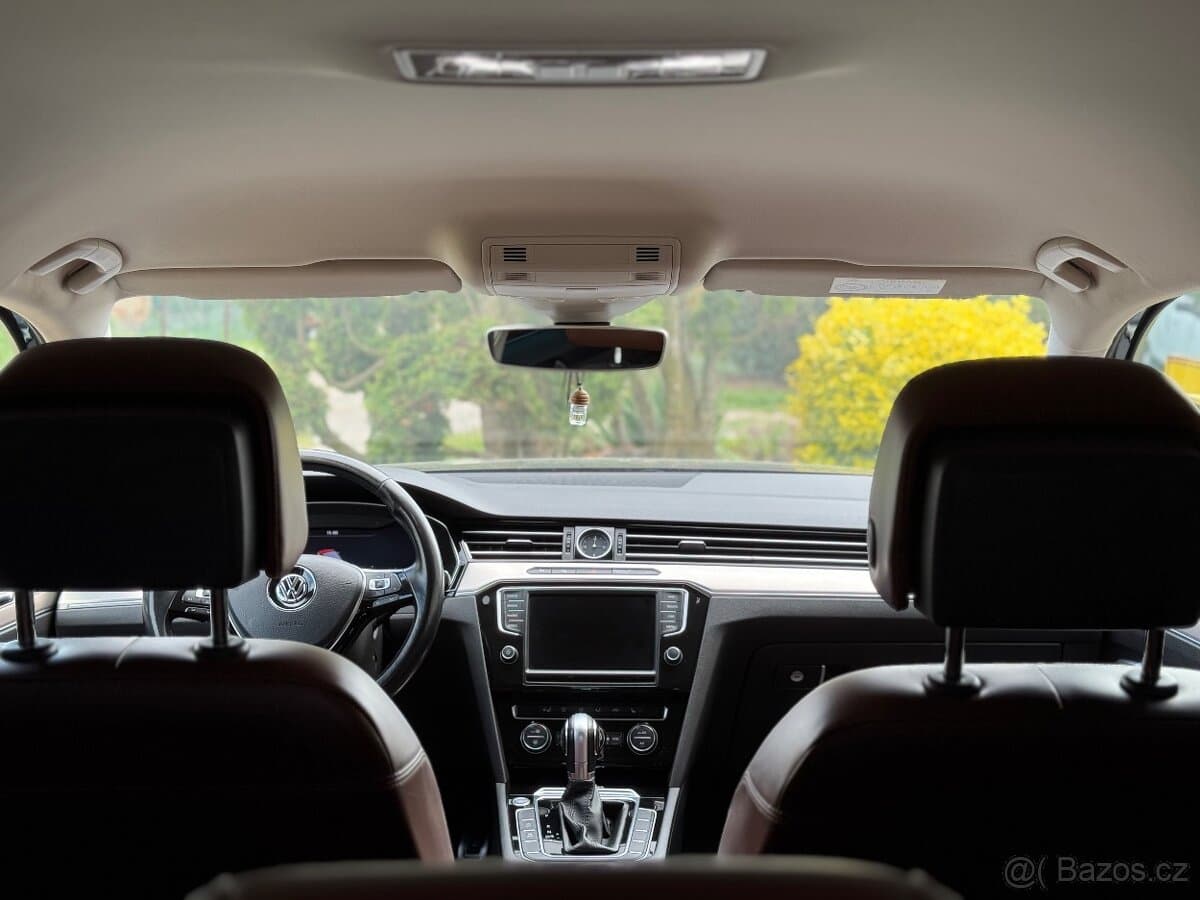 2015 Volkswagen PASSAT - 9