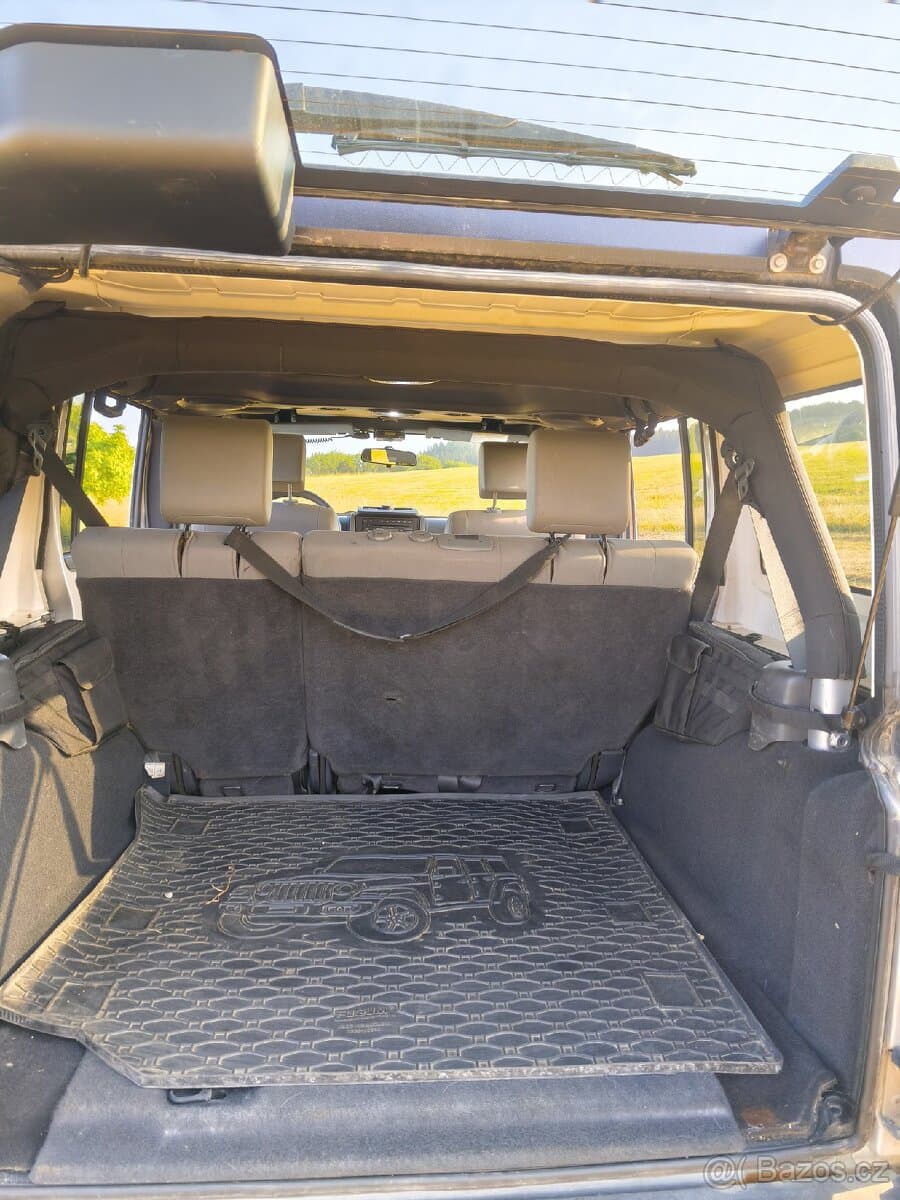 2010 Jeep WRANGLER - 9