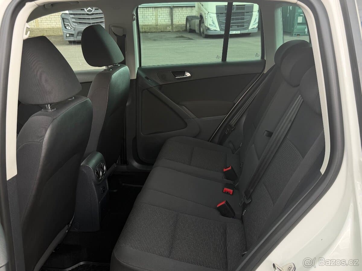 2012 Volkswagen TIGUAN - 9