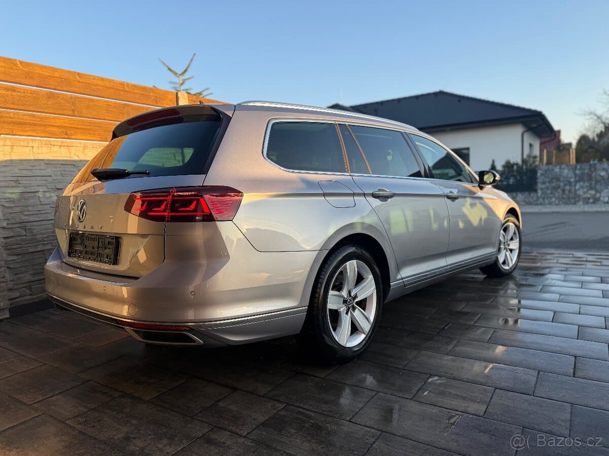 2020 Volkswagen PASSAT - 9