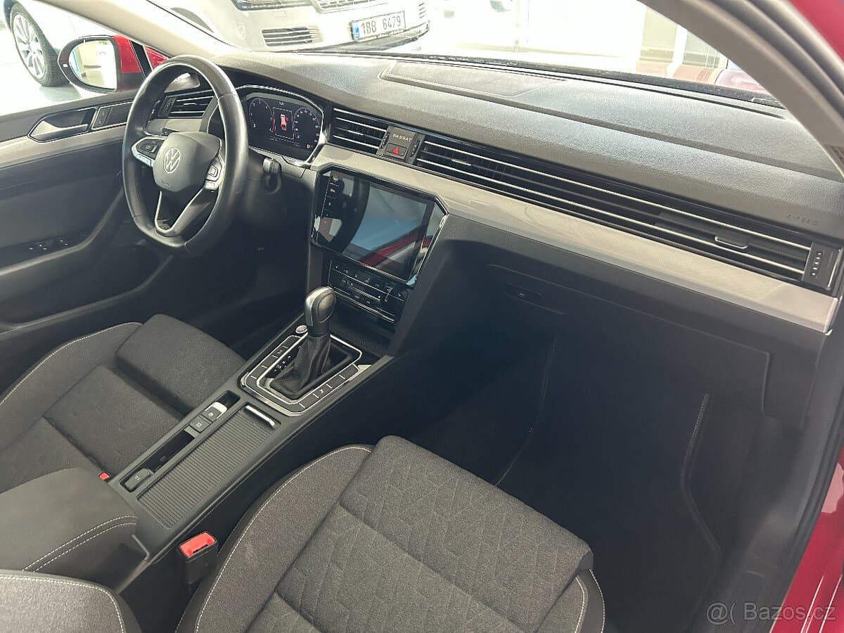 2023 Volkswagen PASSAT - 9