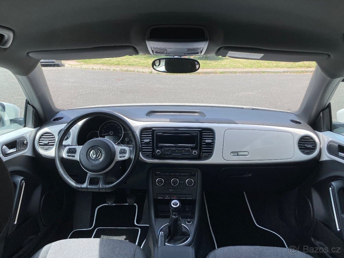 2012 Volkswagen BEETLE - 9