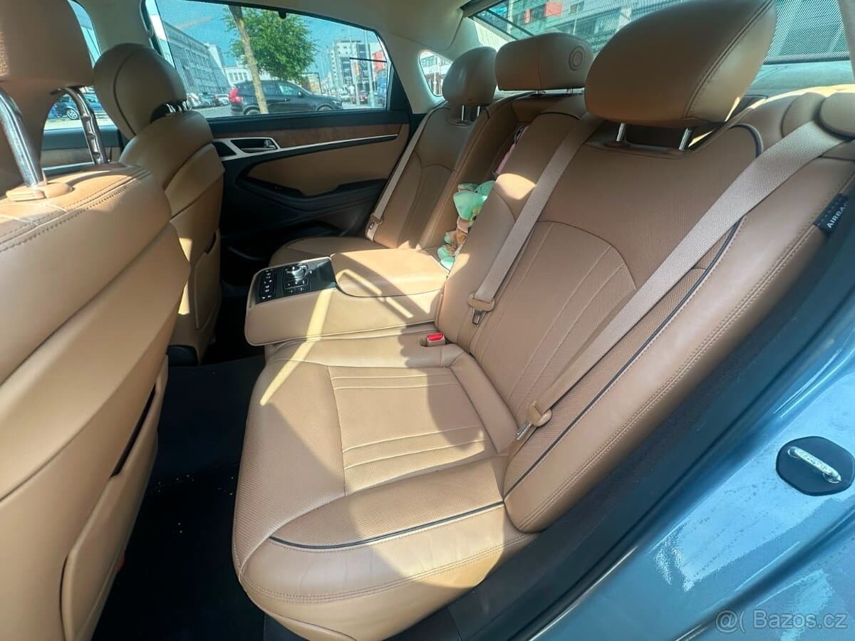 2015 Hyundai GENESIS - 9