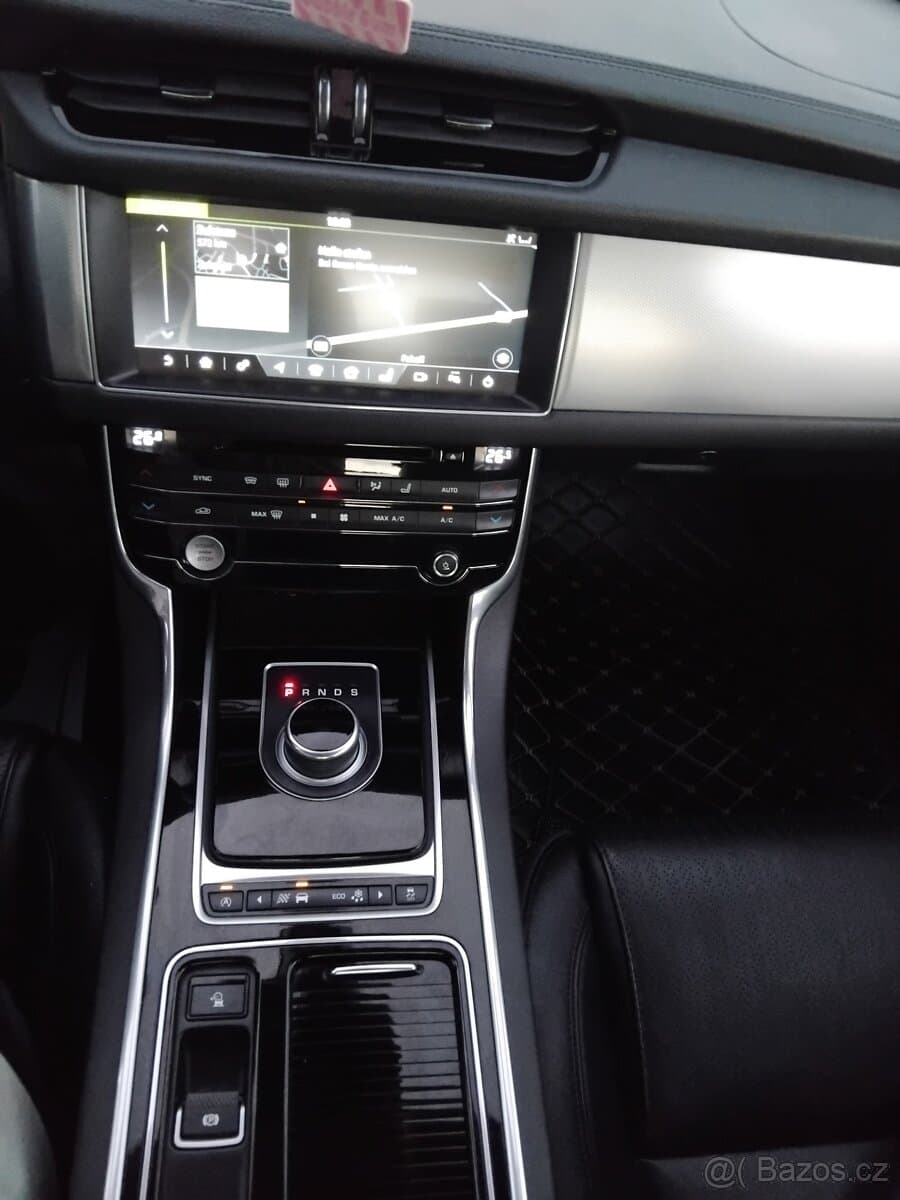 2016 Jaguar XF - 9