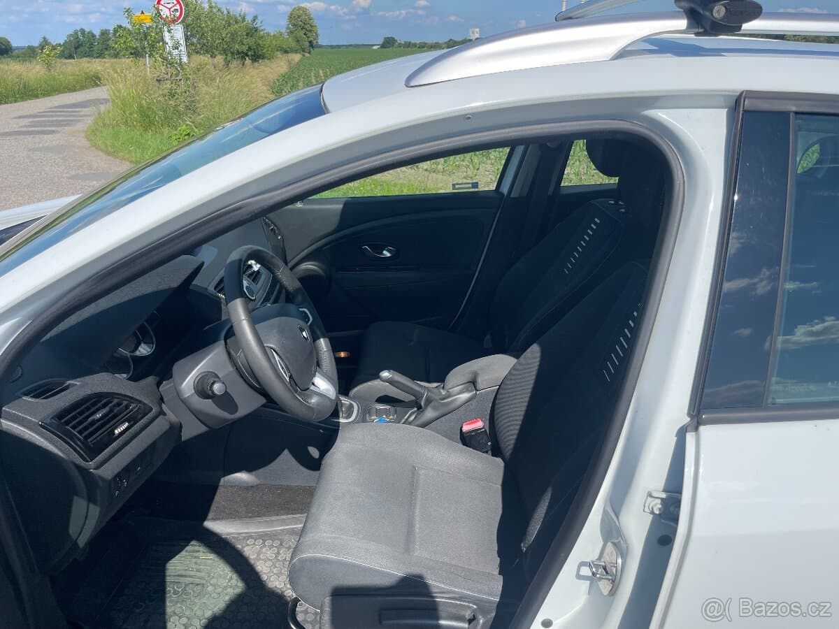 2011 Renault MEGANE - 9