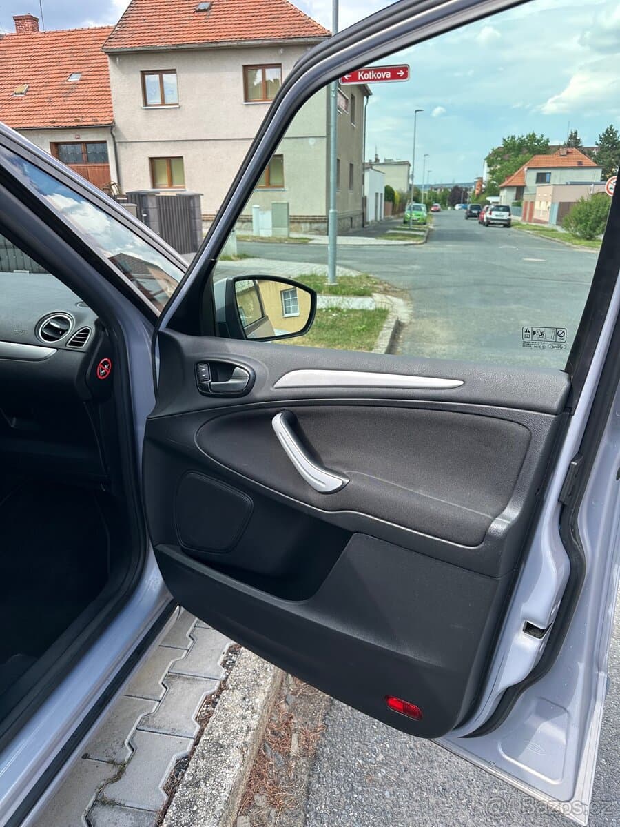 2011 Ford S-MAX - 9