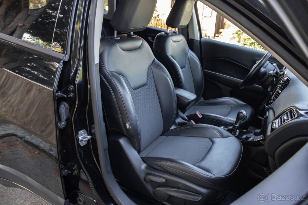 2020 Jeep COMPASS - 9