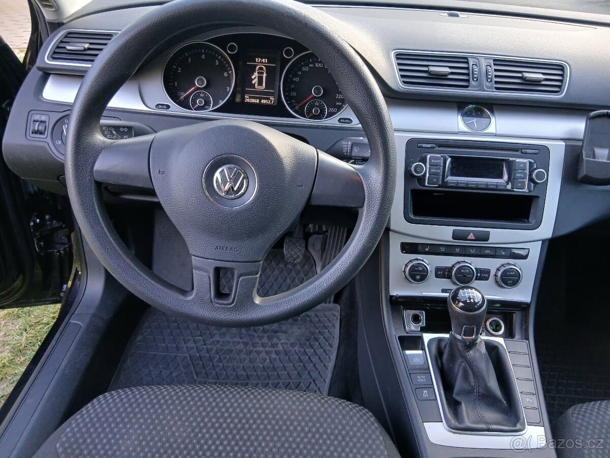 2014 Volkswagen PASSAT - 9